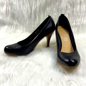 Aldo Classic Black Leather Pump w/ Stacked Wood Heel and Platform